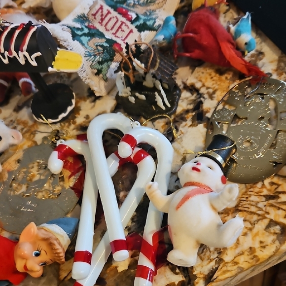 Set of over 45 Festive Christmas Ornaments Collection from the 1950's. - Picture 4 of 12